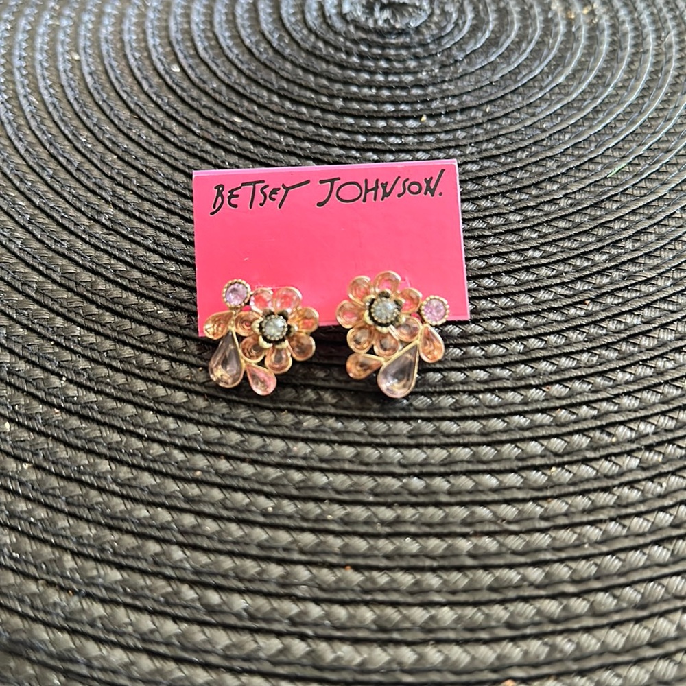 Betsey Johnson flower earrings!